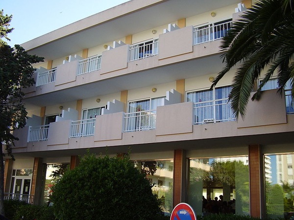 800px-Hotel_Oleander_Playa_de_Palma_2008_09